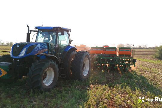 Por que máquinas de milhões são vendidas com fotos horríveis no Brasil